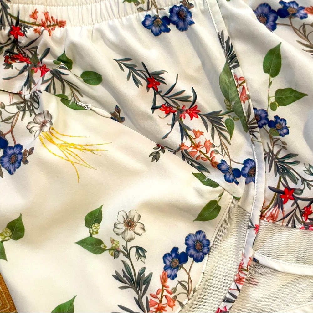 Athleta Mesh Racer Run Mid Rise Shorts Floral Small - Picture 4 of 8